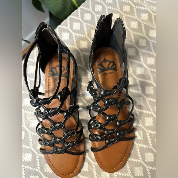 Fergalicious Black Garnett Sandals Women’s Size 6.5 - Picture 5 of 8